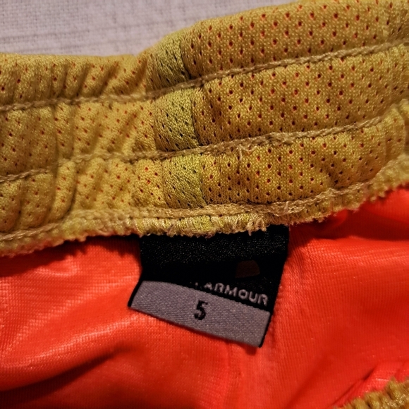 Under Armour girls size 5 yellow with orange accent shorts - Picture 3 of 4